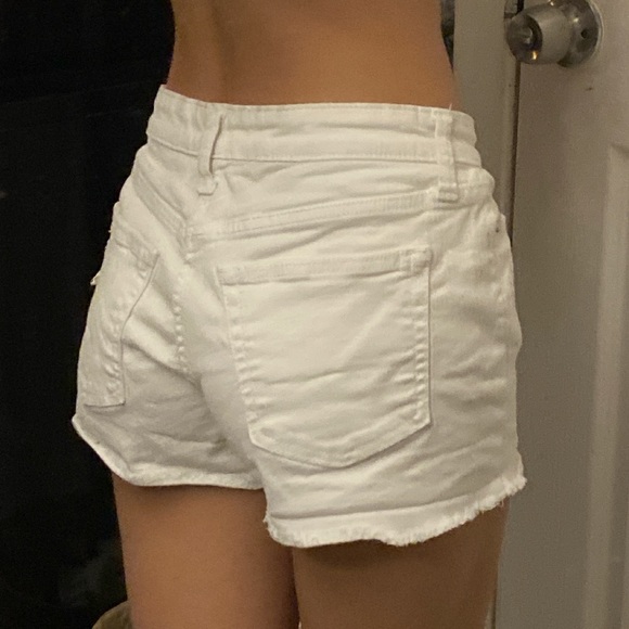 White shorts boyfriend shorts 🤍 - Picture 2 of 5